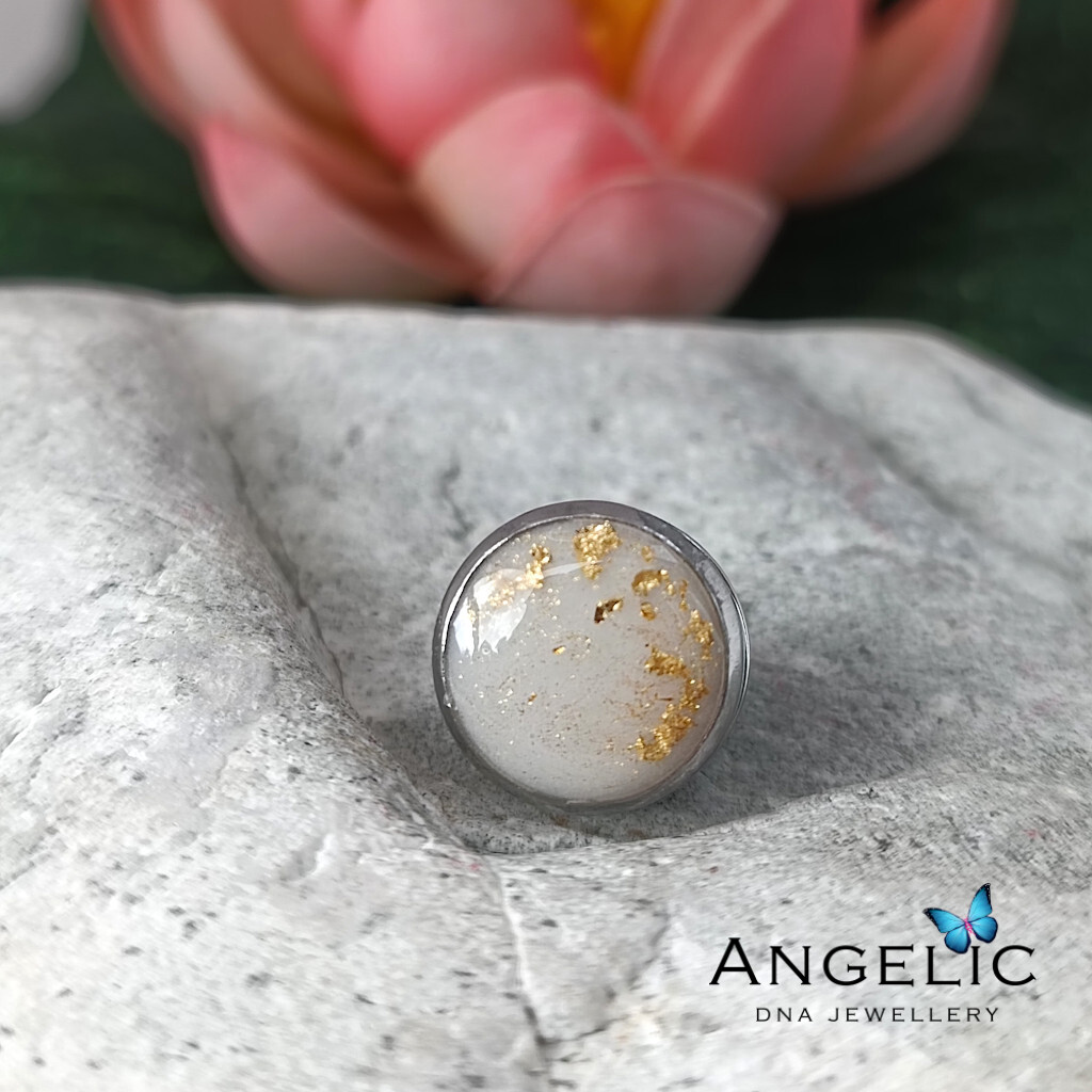 Gold, silver and copper metal foil used to add sparkle to keepsake jewellery such as breast milk jewellery, ashes jewellery and memorial pieces.
